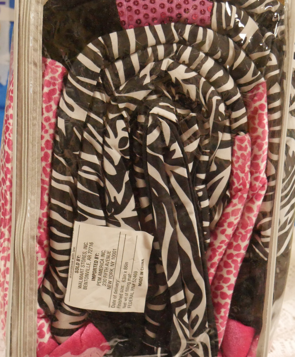 NIP YOUR ZONE 2 PC. REVERSIBLE COMFORTOR & SHAM TWIN SIZE SET PINK,BLACK & WHITE