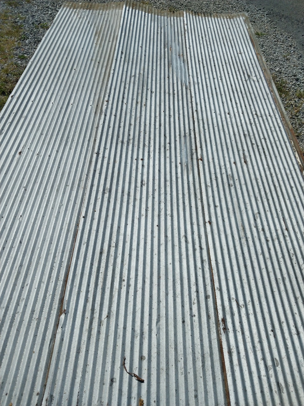 (30 sq.ft.) 5 pcs 3' x 2' RECLAIMED CORRUGATED BARN ROOFING TIN