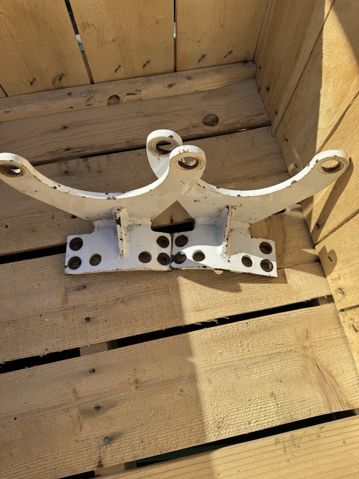 PETERBILT BRACKET-MUFFLER HI MOUNT 14-14768 Right & Left White Both Pair