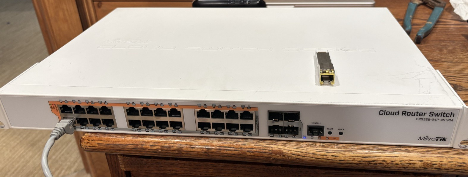mikrotik router CRS328-24P-4S+RM + 10Gig RJ45 SFP+