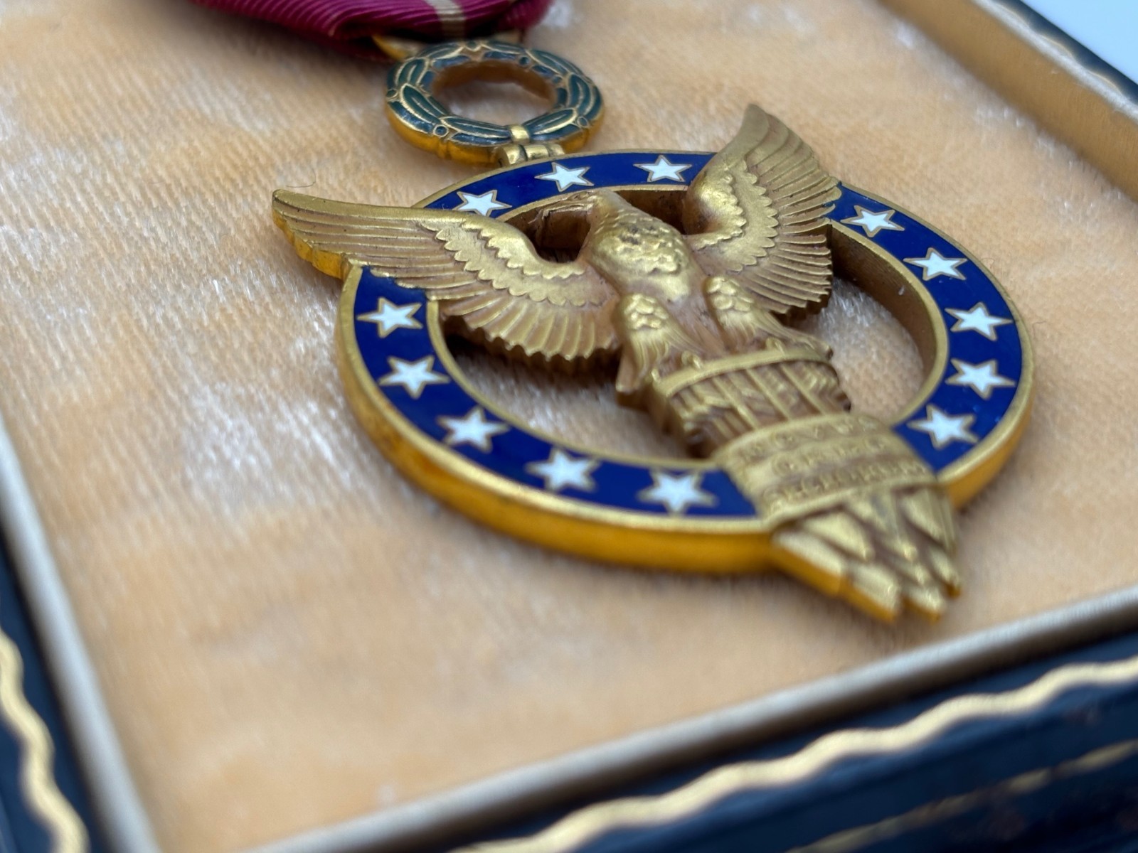 WWII US PRESIDENTIAL MEDAL FOR MERIT DECORATION RIBBON BAR ROSETTE CASED BB&B