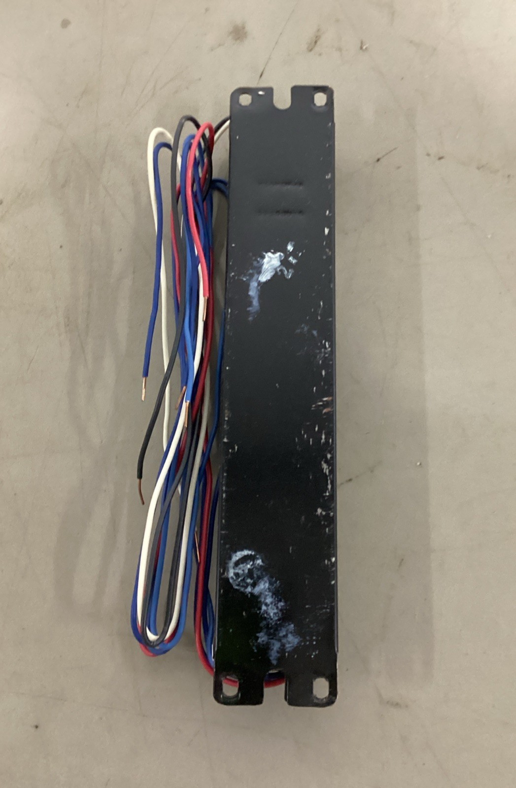 New Advance VCN-3TTP40-SC Electronic Flourscent 3 lamp ballast