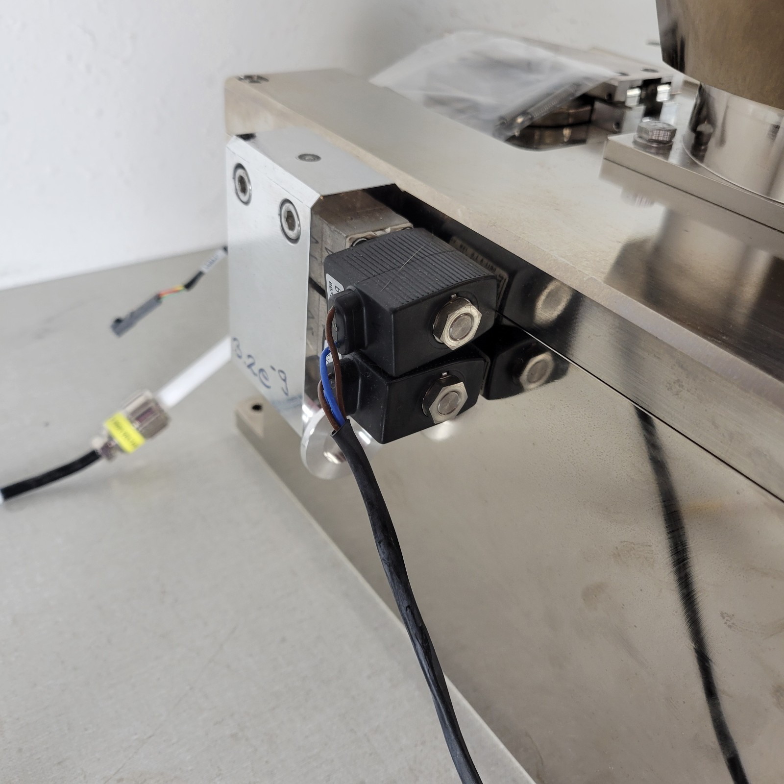 Lot of 2 Bruker UHV-Compatible XY Stage High Vacuum Mass Spectrometer Chamber