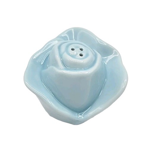 Blue Roses Ceramic Flowers Salt And Pepper Shakers NEW Cordon Bleu Inc