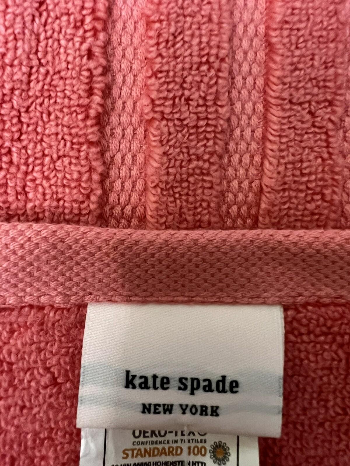 Kate Spade 2 Bath 2 Hand 4 Washclosh Towel Set Solid Coral Salmon Color NWT