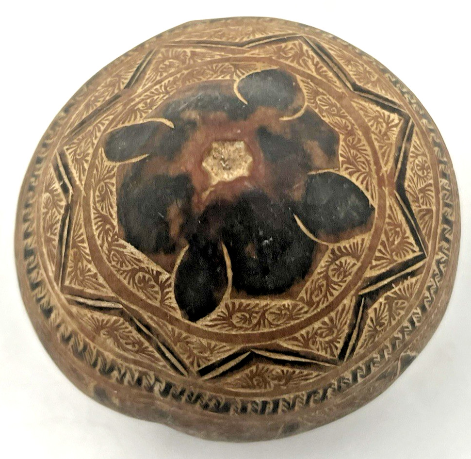 VTG Peruvian Hand Carved Etched Gourd Mate Burilado Storyteller Folk Art 3.5"