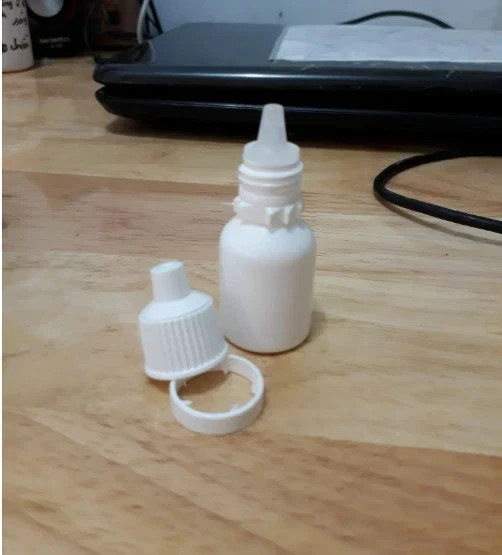 1 dried jasmine leaf on red font yellow blue duong dan don new green tree