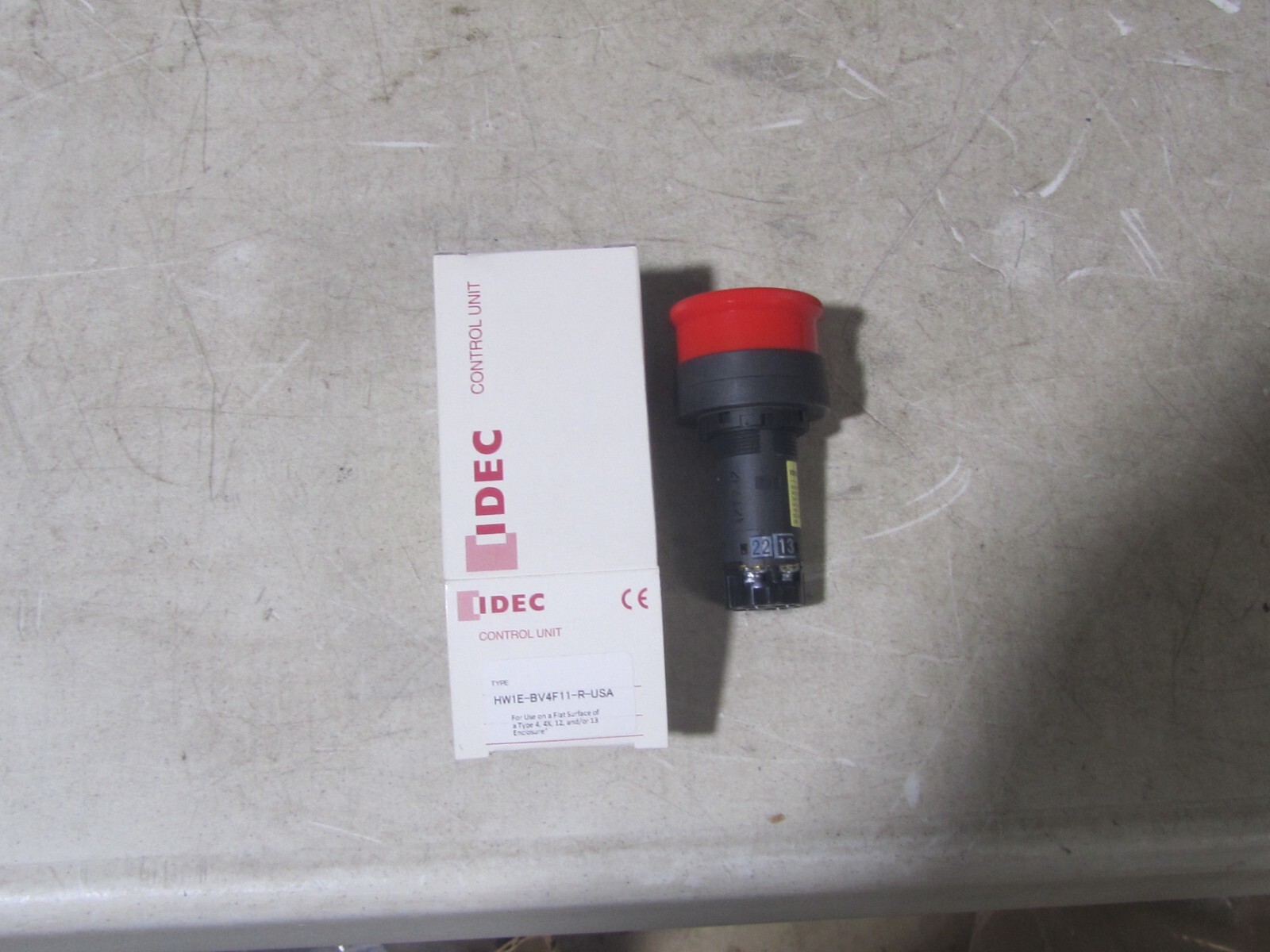 NEW GENUINE IDEC HW1E-BV4F11R CONTROL UNIT EMERGENCY STOP SWITCH