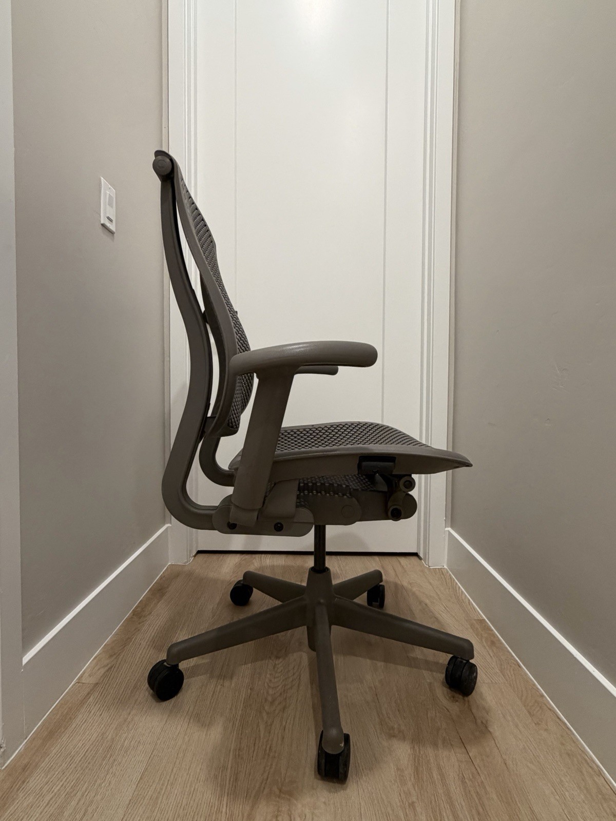 Herman Miller Celle Ergonomic Office Chair Gray Fully loaded Authentic 9.5/10