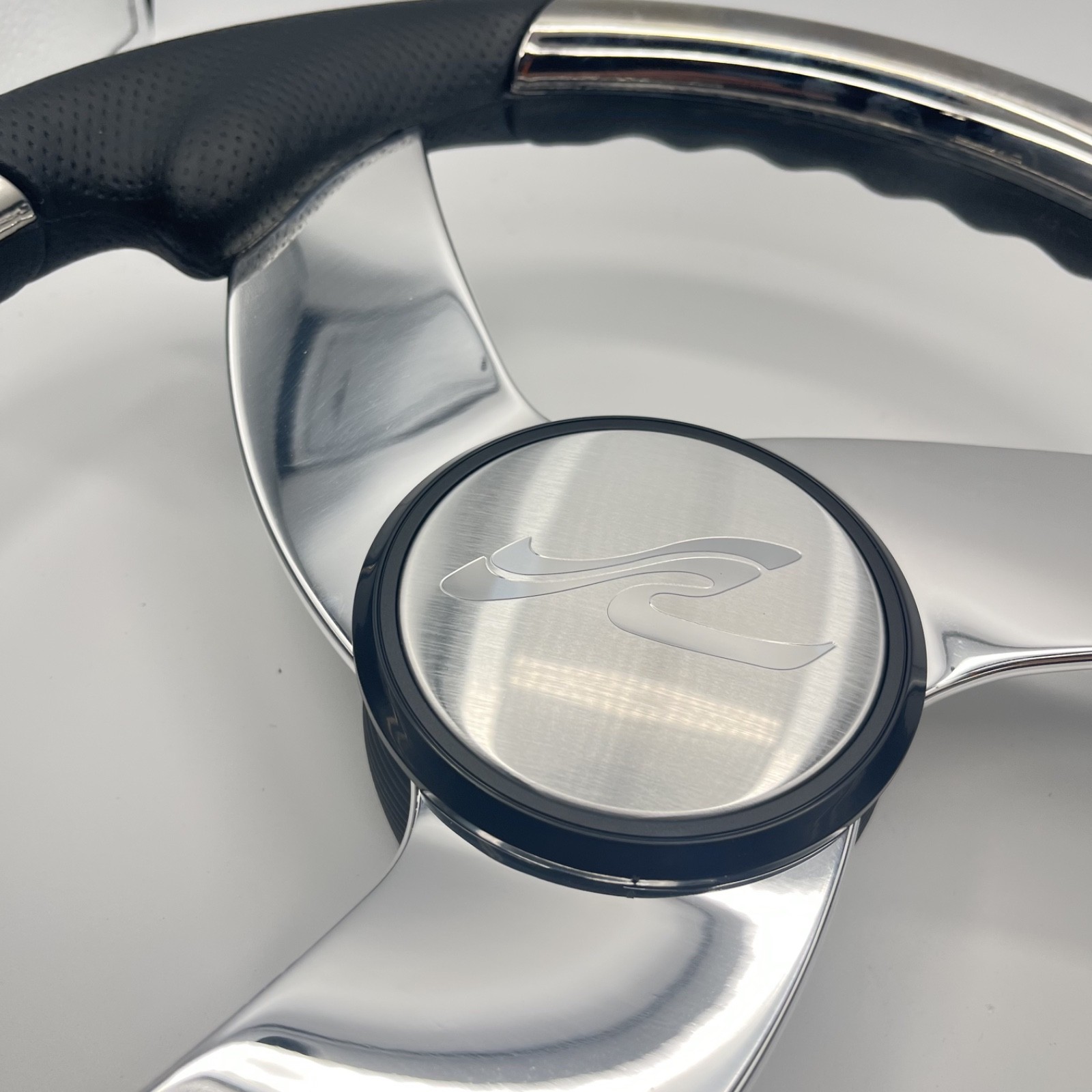 Model M533 Boat Steering Wheel Polished Alum Spoke KEYED HUB Urethane | Sea Ray