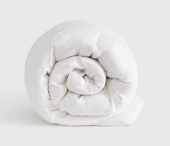 NWOT Quince Full/ Queen Premium Down Alternative Comforter All Season