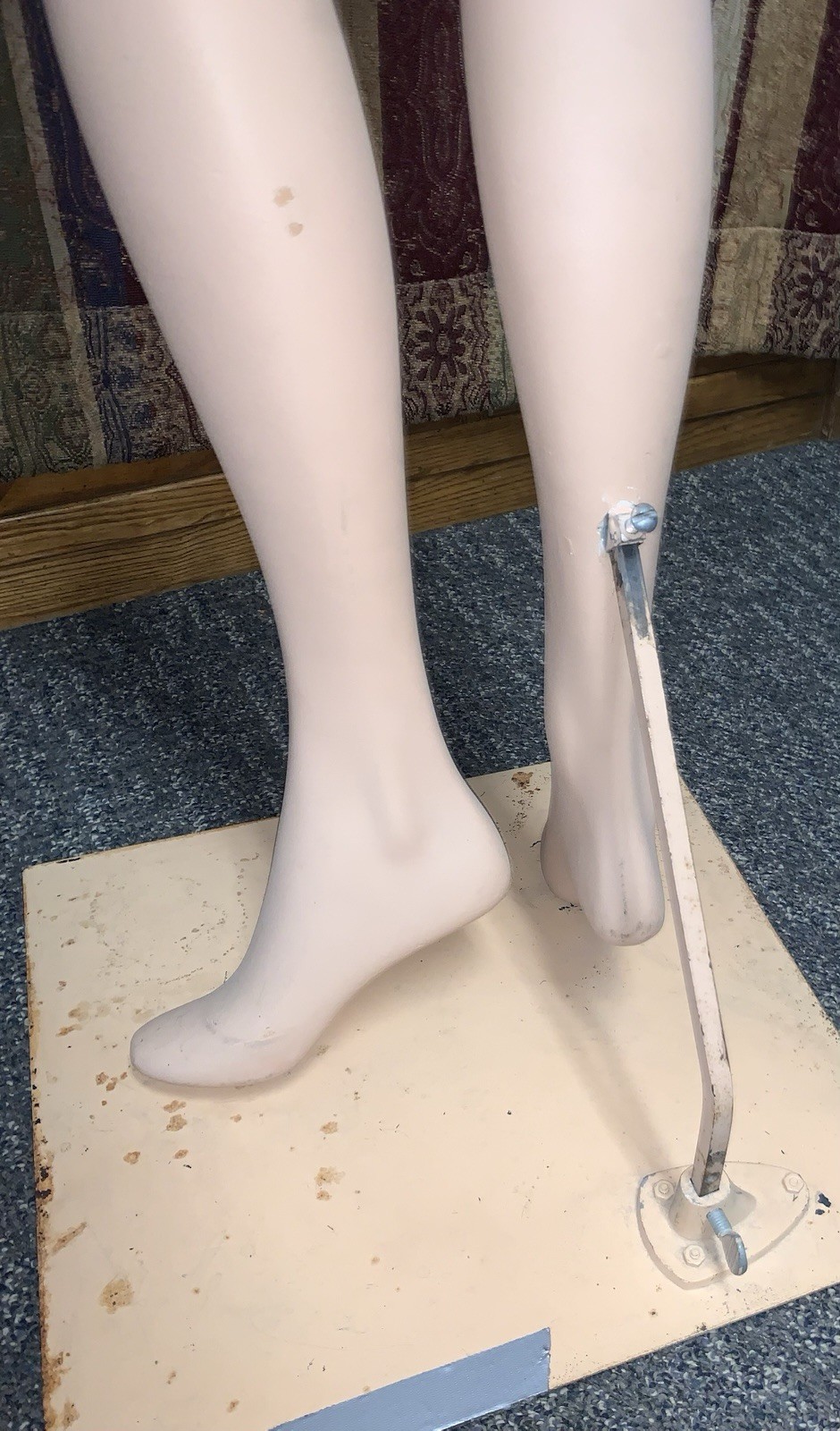 1960s FULL SIZE STORE CLOTHING DISPLAY MANNEQUIN WOMAN PLASTER? METAL STAND
