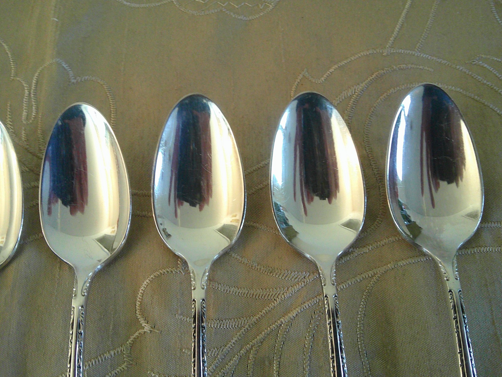 Exquisite Wm Rogers & Son Eight Five O'Clock Spoons IS Silverplate 1940
