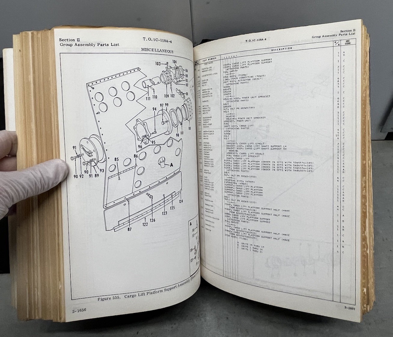 1966 Douglas C-118 A Aircraft Parts Manual T.O. 1C-118A-4 Original. Read
