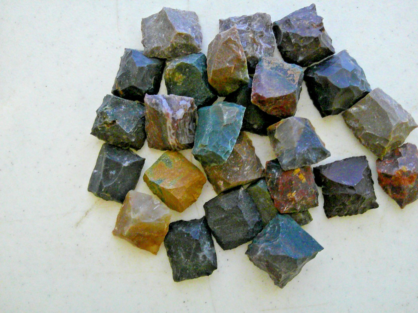 CHERT GUN FLINTS 24 PACK OF 3/4 INCH