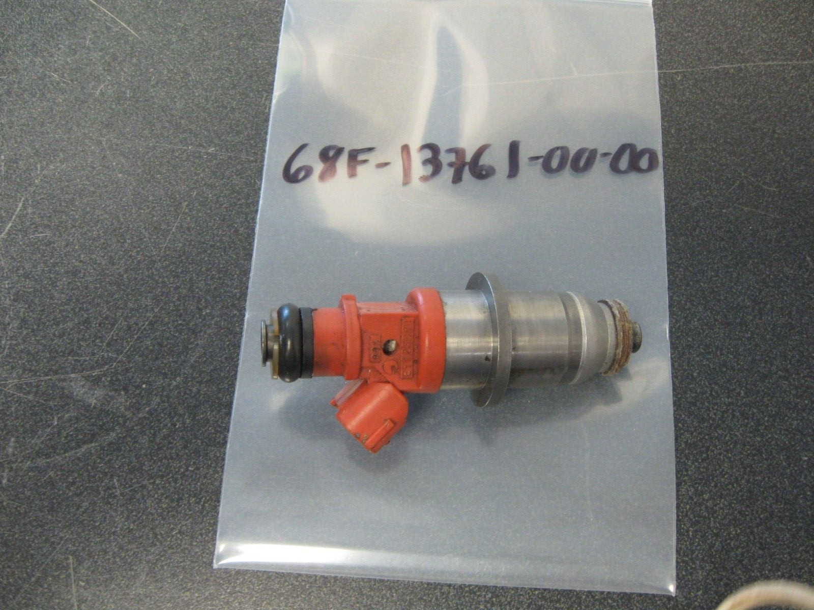 Yamaha Outboard 68F-13761-00-00 06 Z200 Fuel Injector Assy BIN0366