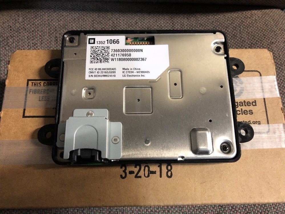 2018-20 OEM FACTORY GM WIRELESS CHARGING MODULE w/ 2015-17 adapter harness