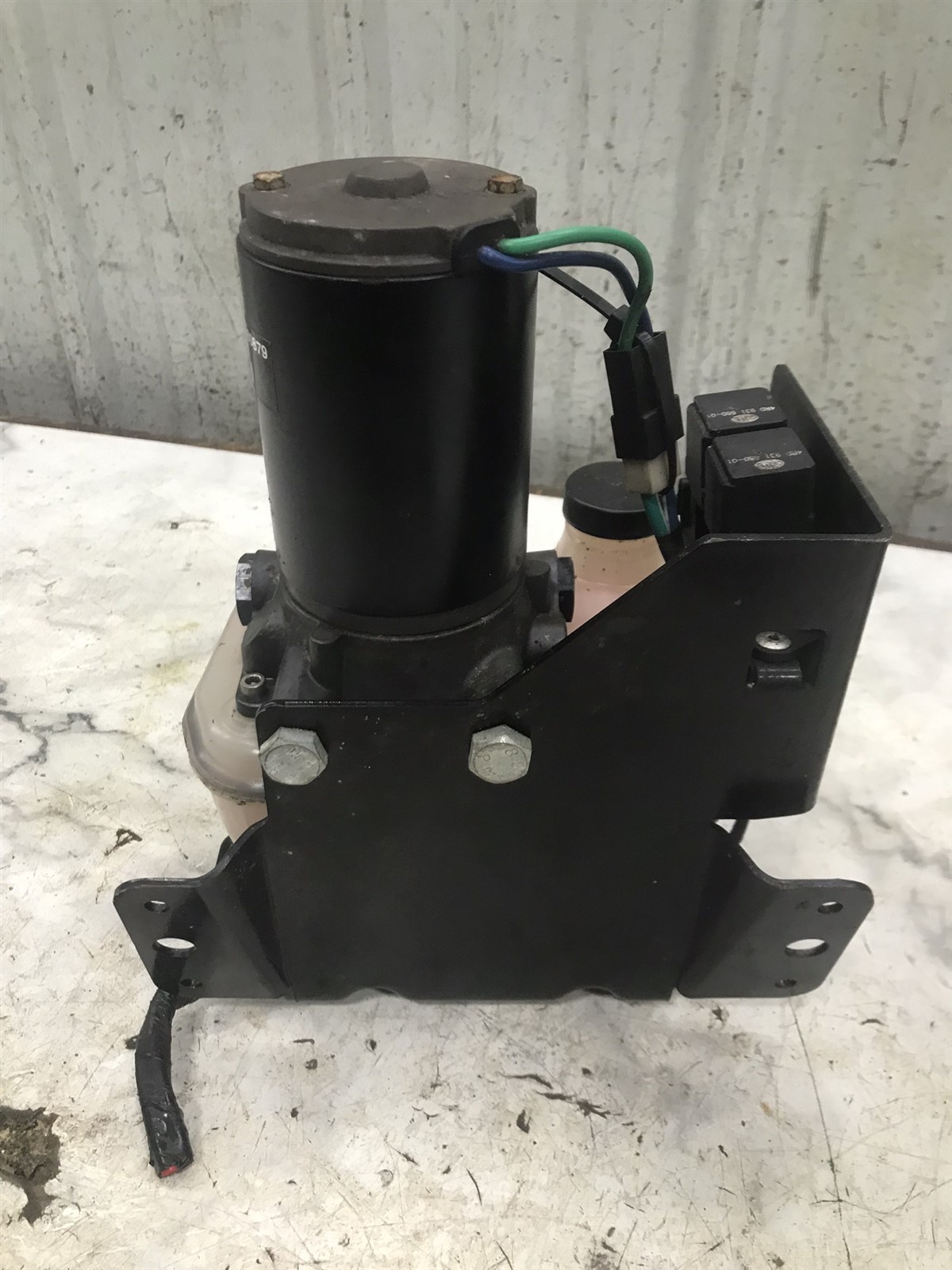 Volvo Penta Stern out drive outdrive trim tilt lift hydraulic pump 3860879