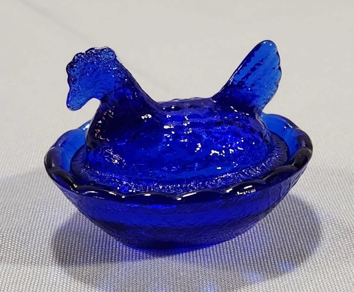 VINTAGE Style MINI COBALT BLUE GLASS HEN CHICKEN NEST SALT CELLAR Basket New