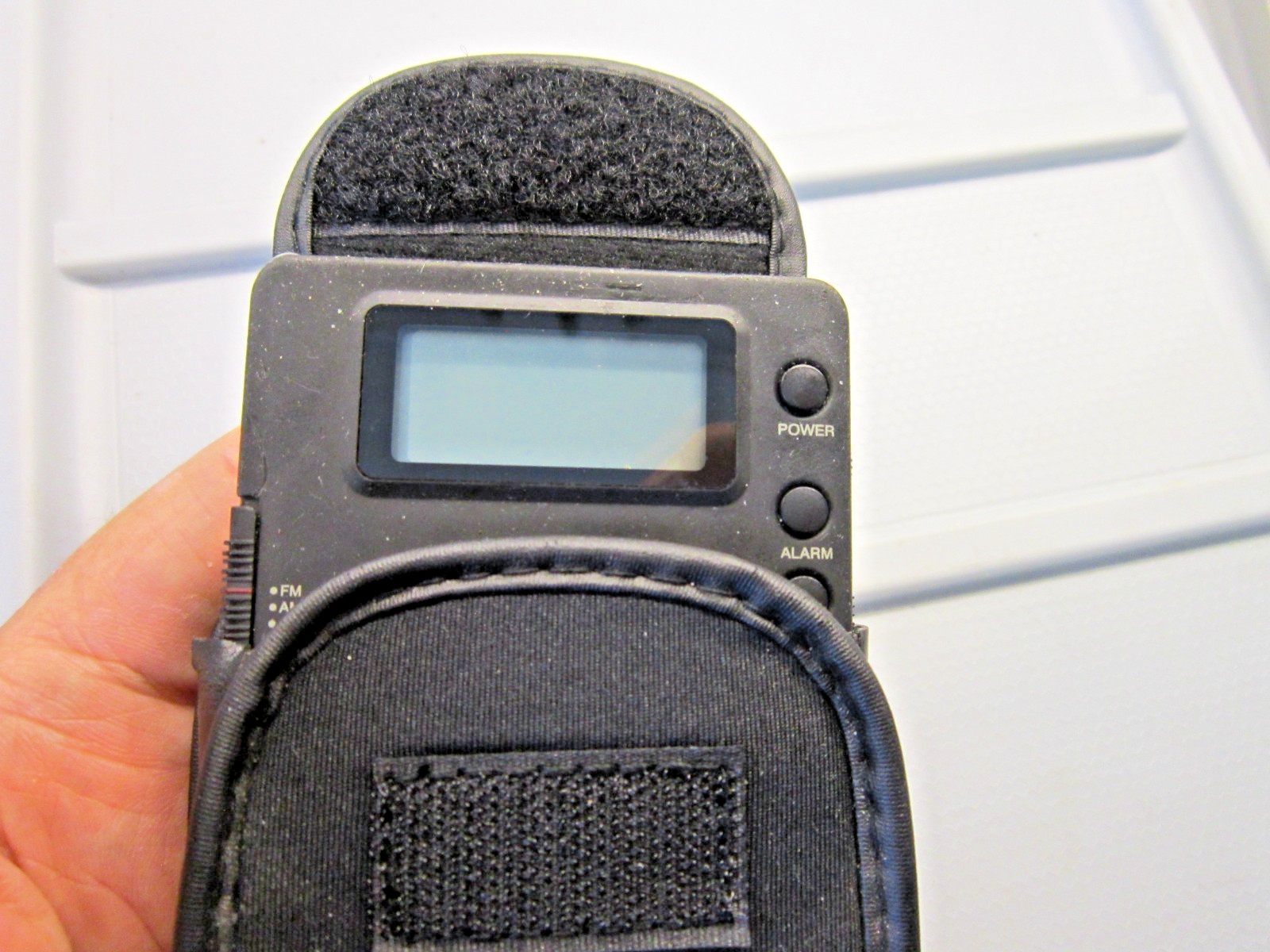 Grundig M400 AM/FM/SW 1-2 World Radio Black Working STICKY no battery cover