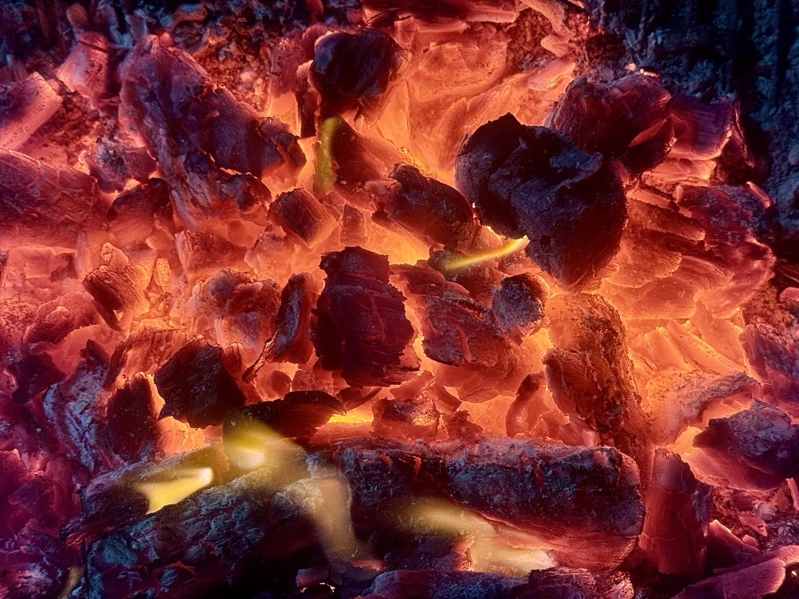 BBQ Mesquite Wood Chunks-Raw Smoking Wood for Grilling Or Smoking. About 28 Lbs