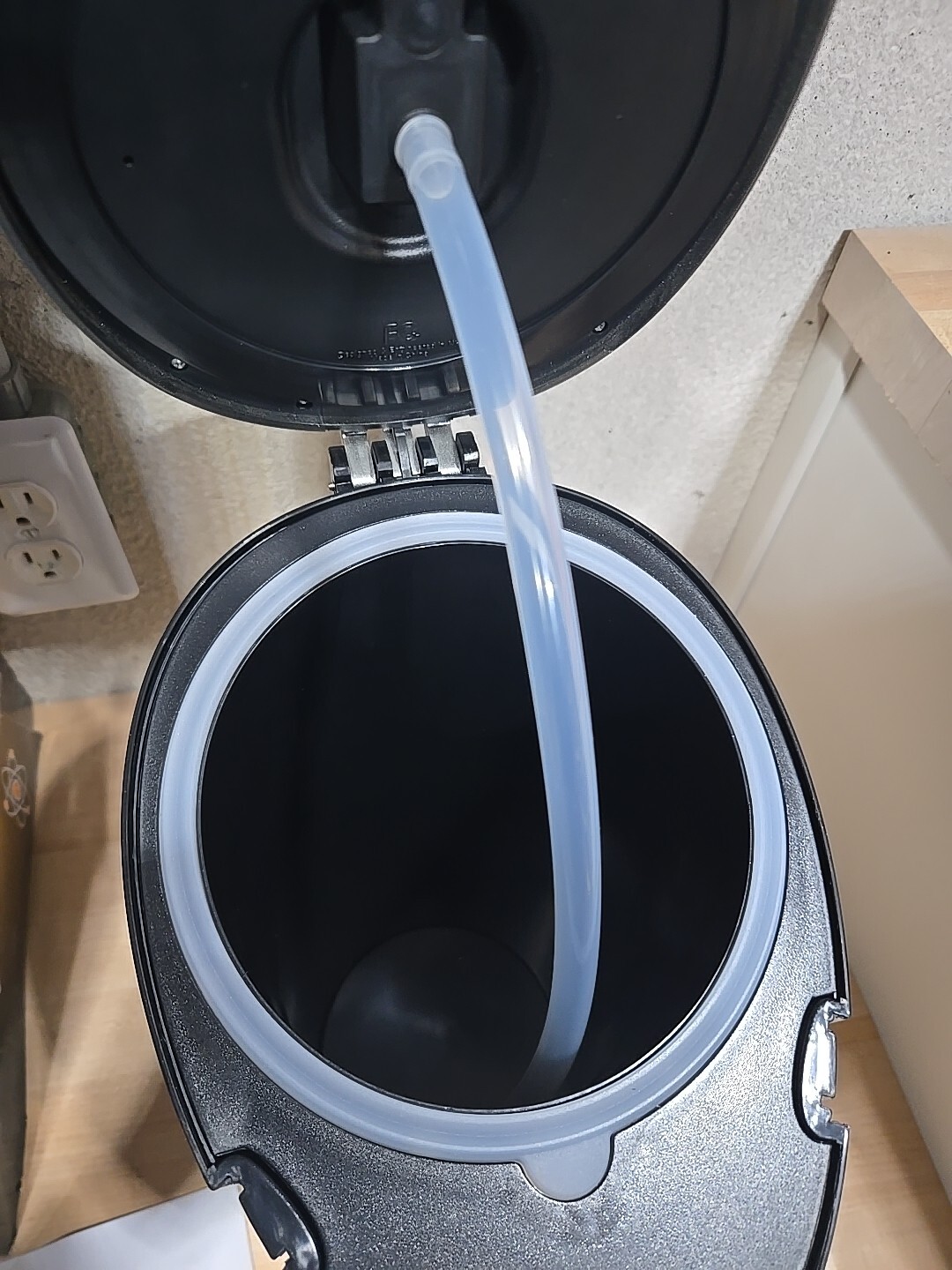 Fizzics FZ101 Portable Beer Enhancement System Micro-Foam Technology Open Box