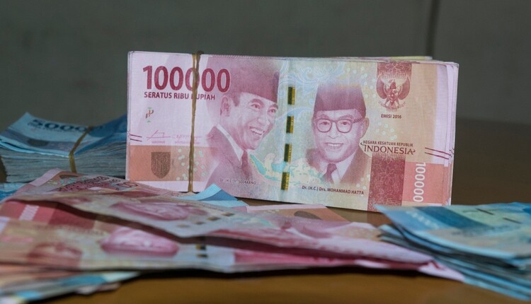 INDONESIAN RUPIAH 100,000 X 100 = 10 Million (5,000,000) IDR UNC INDONESIA