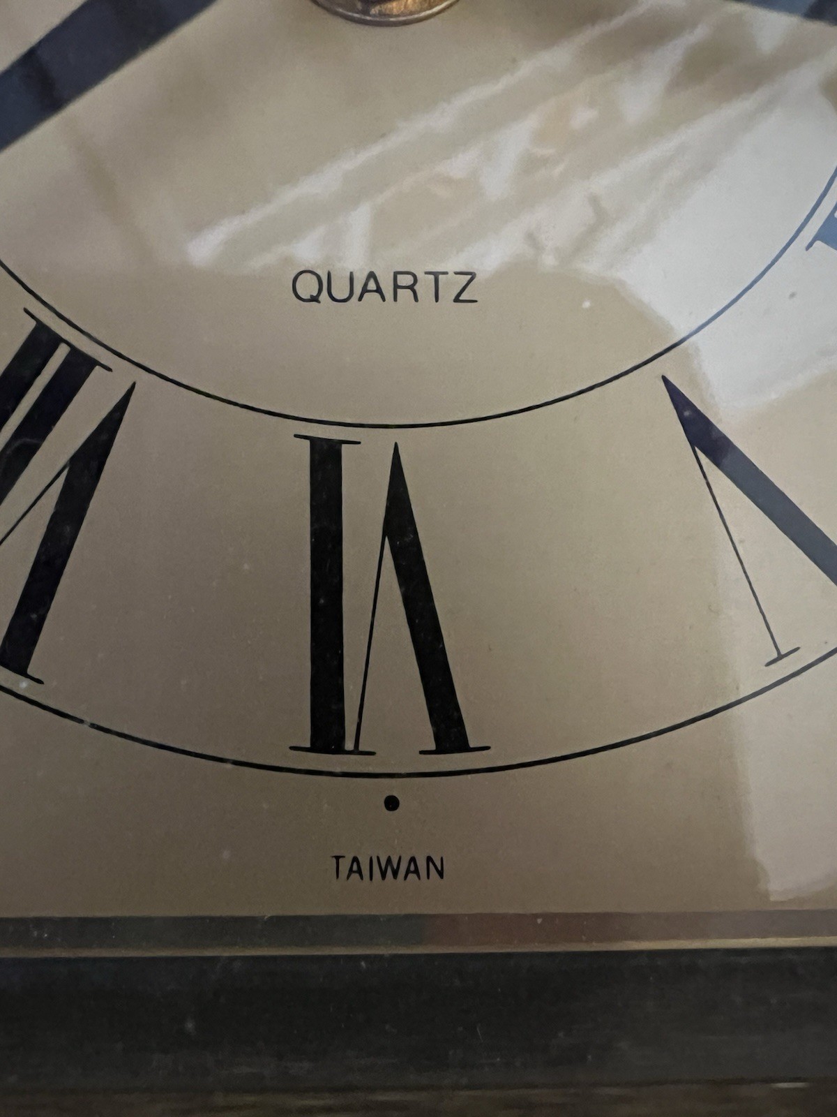 GOLD TONE TABLETOP SQUARE DESK CLOCK CLASSIC- WORKS QUARTZ