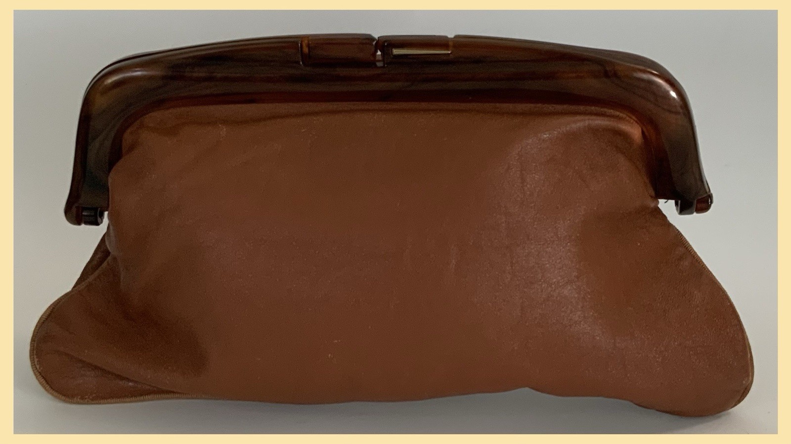 Vtg MANTESSA Made In Italy Leather W/Bakelite Handle Clutch/Handbag/Purse-Brown