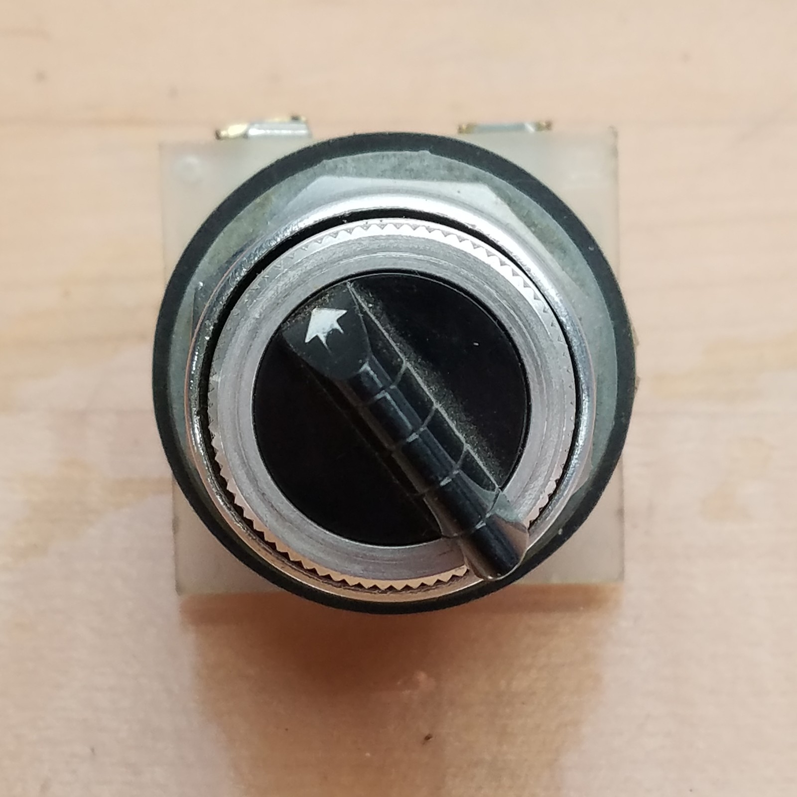 Square D 9001KS11B 2 Position Maintained 30mm Selector Switch - USED