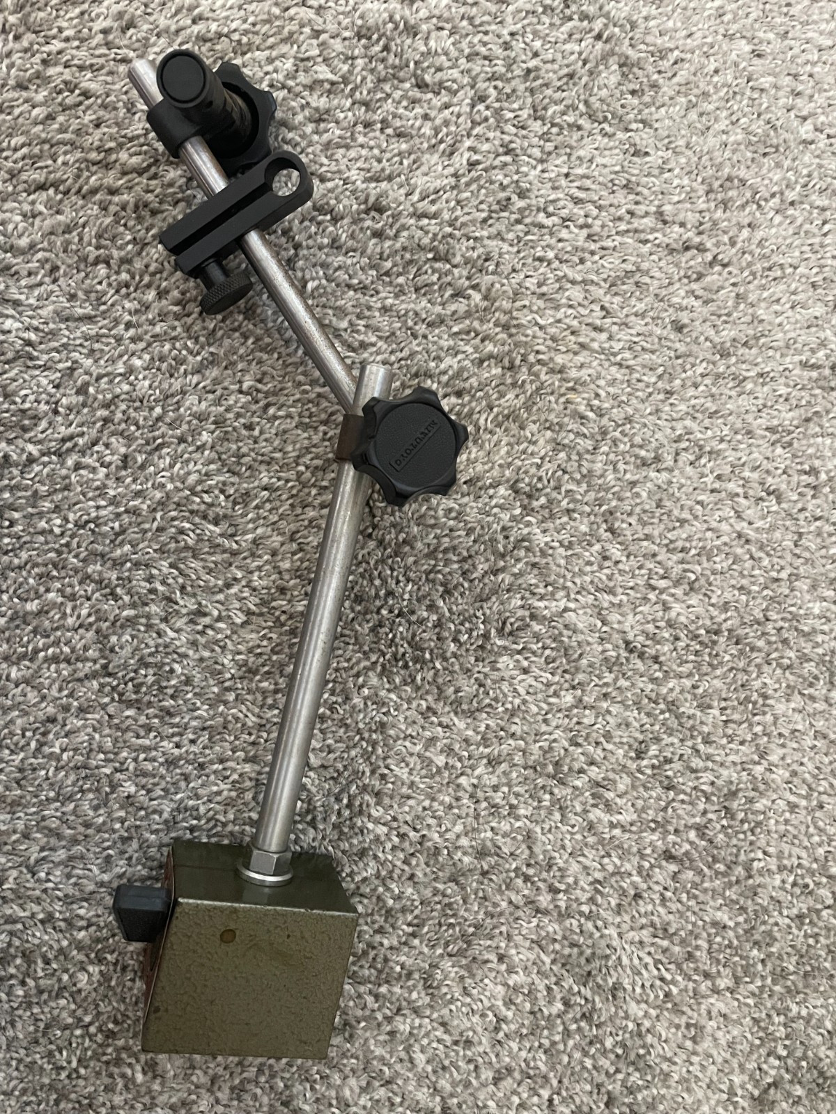 USED Vintage Mitutoyo #7011S with a switchable magnetic base machinist tool