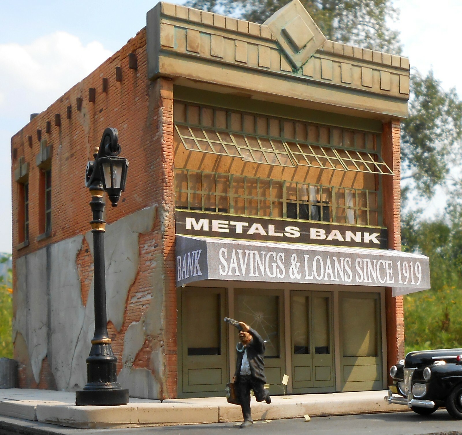 Downtown Deco O On3 On30 Scale Metals Bank Building kit Only 1 at this price!