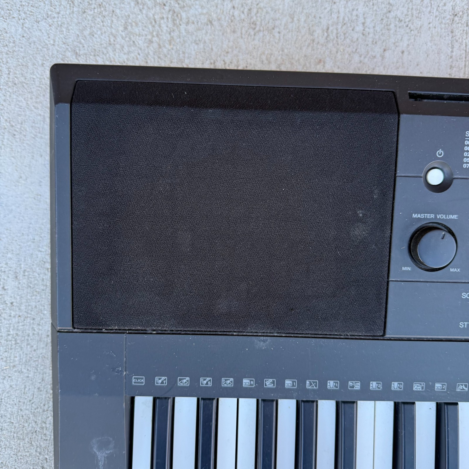 Yamaha PSR-E343 61-Key Portable Digital Keyboard Piano Tested Works no adapter