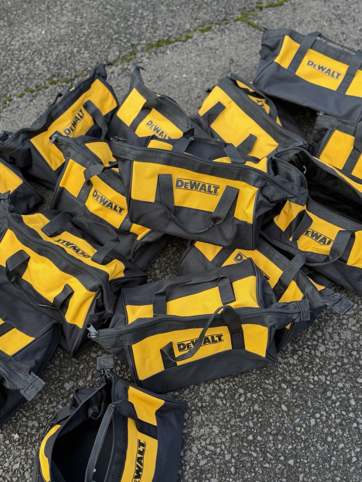 New Dewalt Heavy Duty Ballistic Nylon 11" Tool Bag ( 1 ). (11” x 8” x 7”)