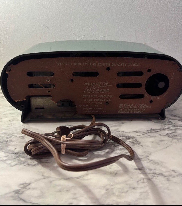 1952 Zenith J-616W The Owl Eyes Telechron Clock 6 Tube AM Radio Green & Yellow