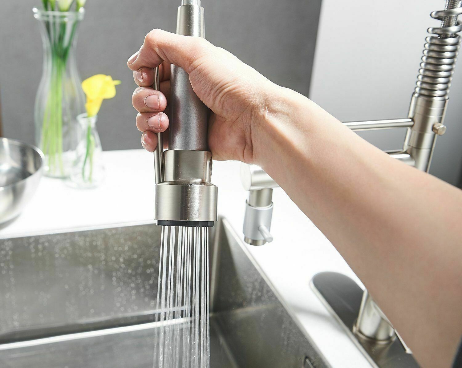 Kitchen Sink Faucet Stainless steel Single Handle Pull Down Sprayer Swivel Mixer