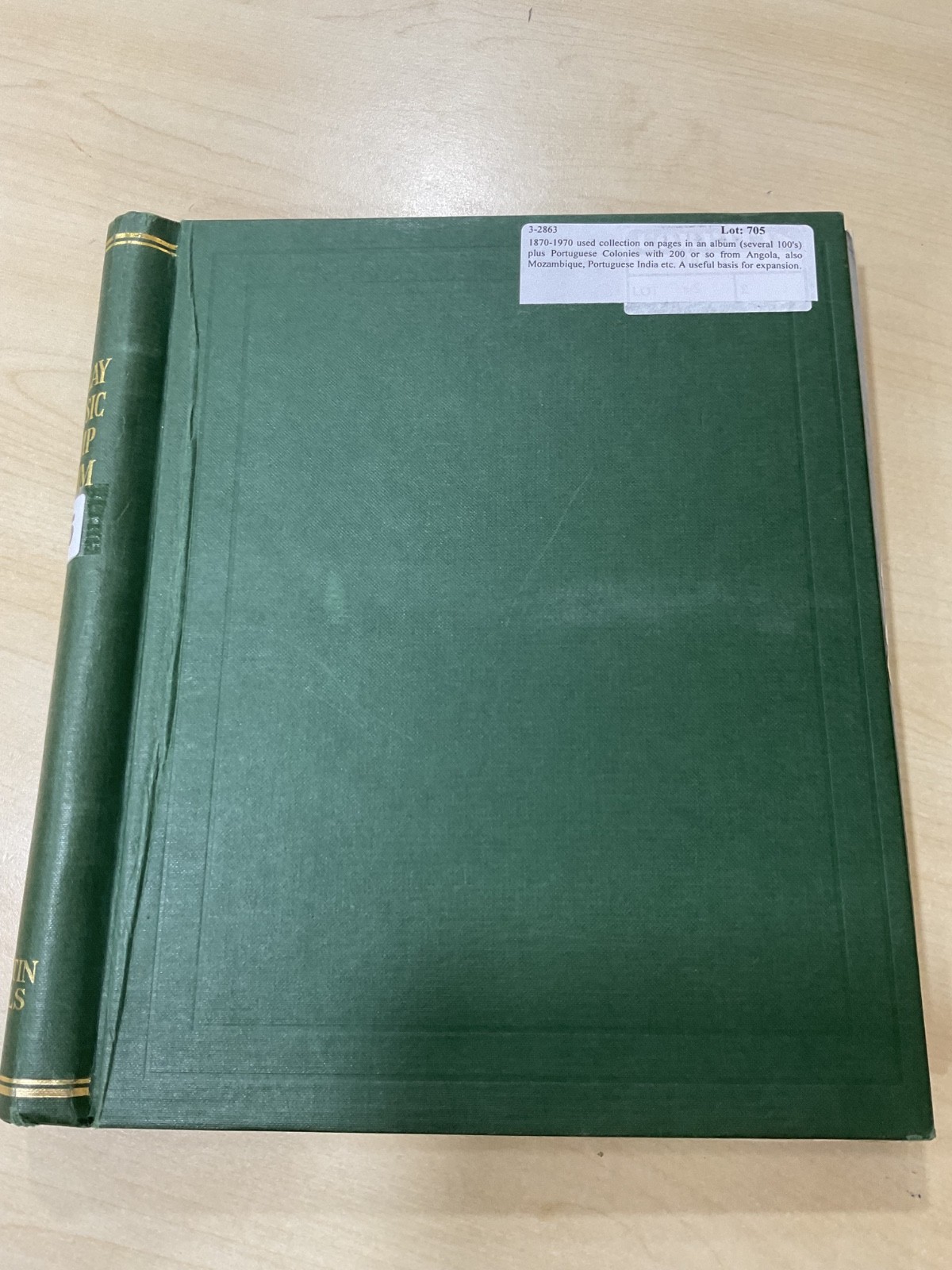 Portugal + colonies stamps. 1870 - 1979. Mint/used. Album G/101