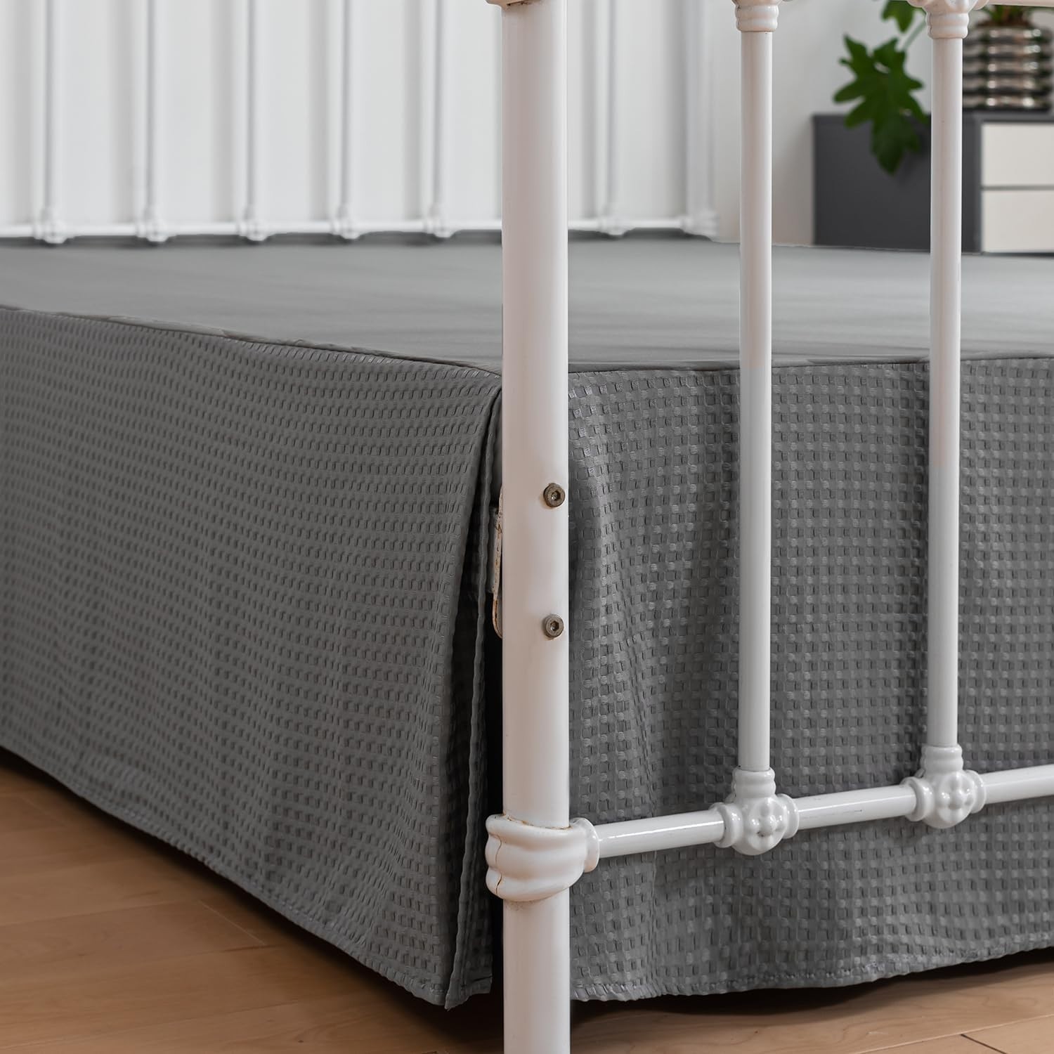 King Dust Ruffle, Waffle Weave Fabric 18'' Drop – Classic Grey Elegance