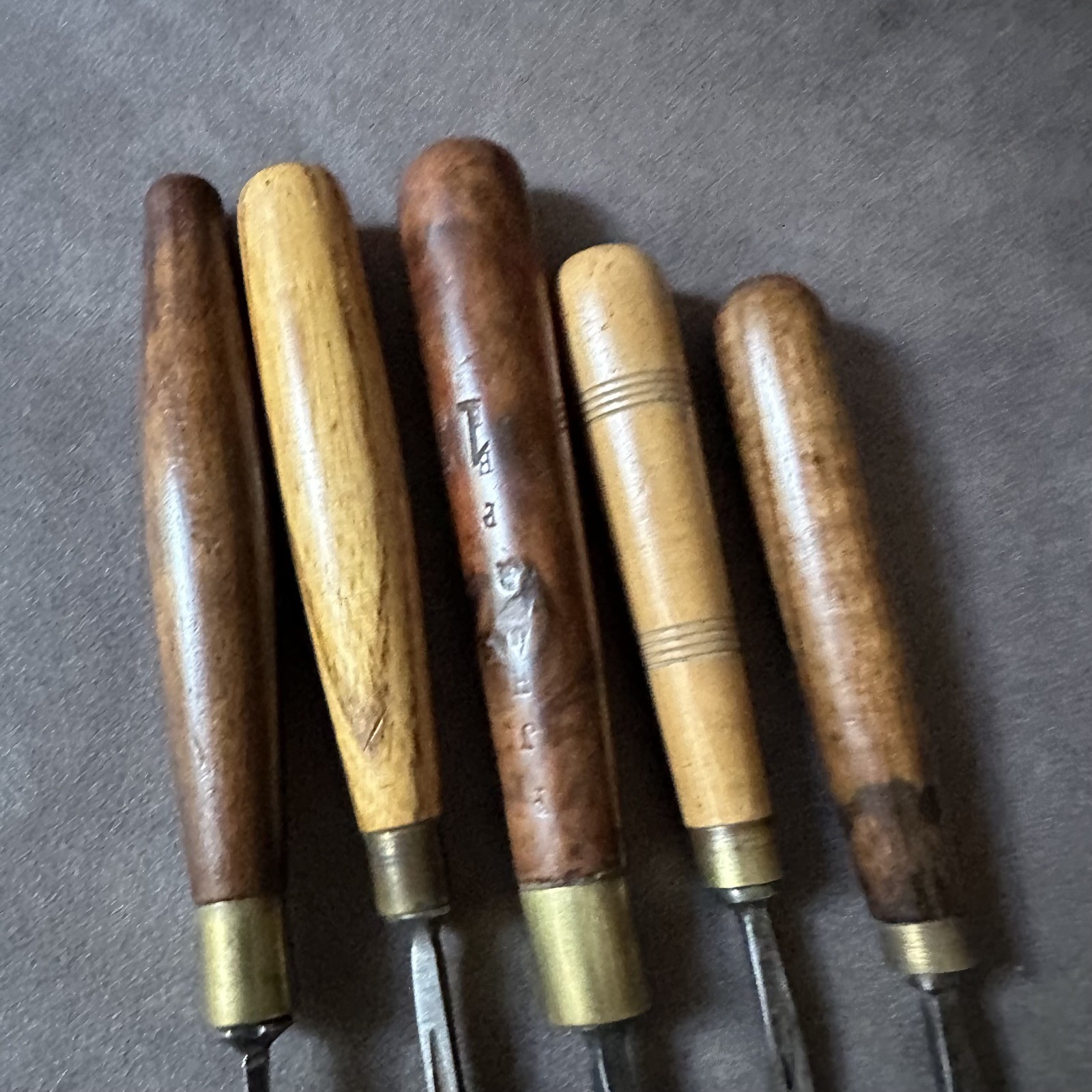5x ASSORTED ANTIQUE GOUGE CARVING CHISELS INCLUDING J.HOWARTH & G.F PEARSON & CO
