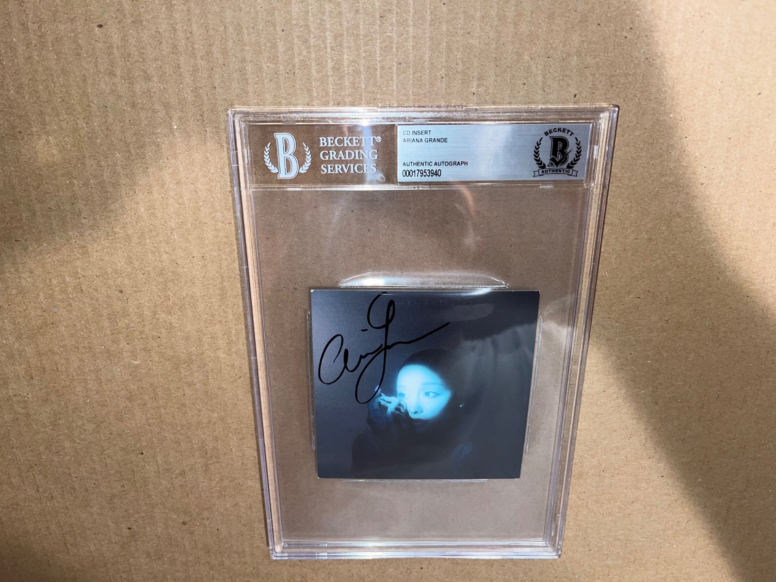 Ariana Grande Signed Autographed Beckett Slab Slabbed Encapsulated Autograph