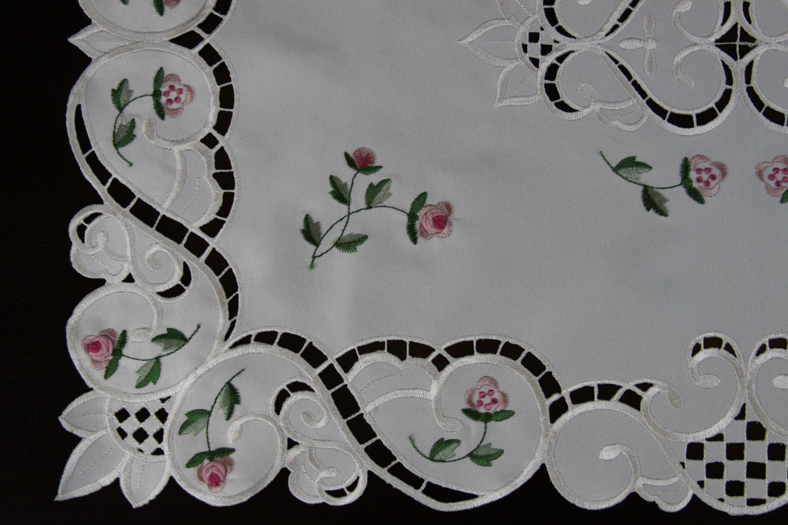 Embroidered Lace Cutwork Placemat Runner Scarf Wedding Party Banquet Event Decor