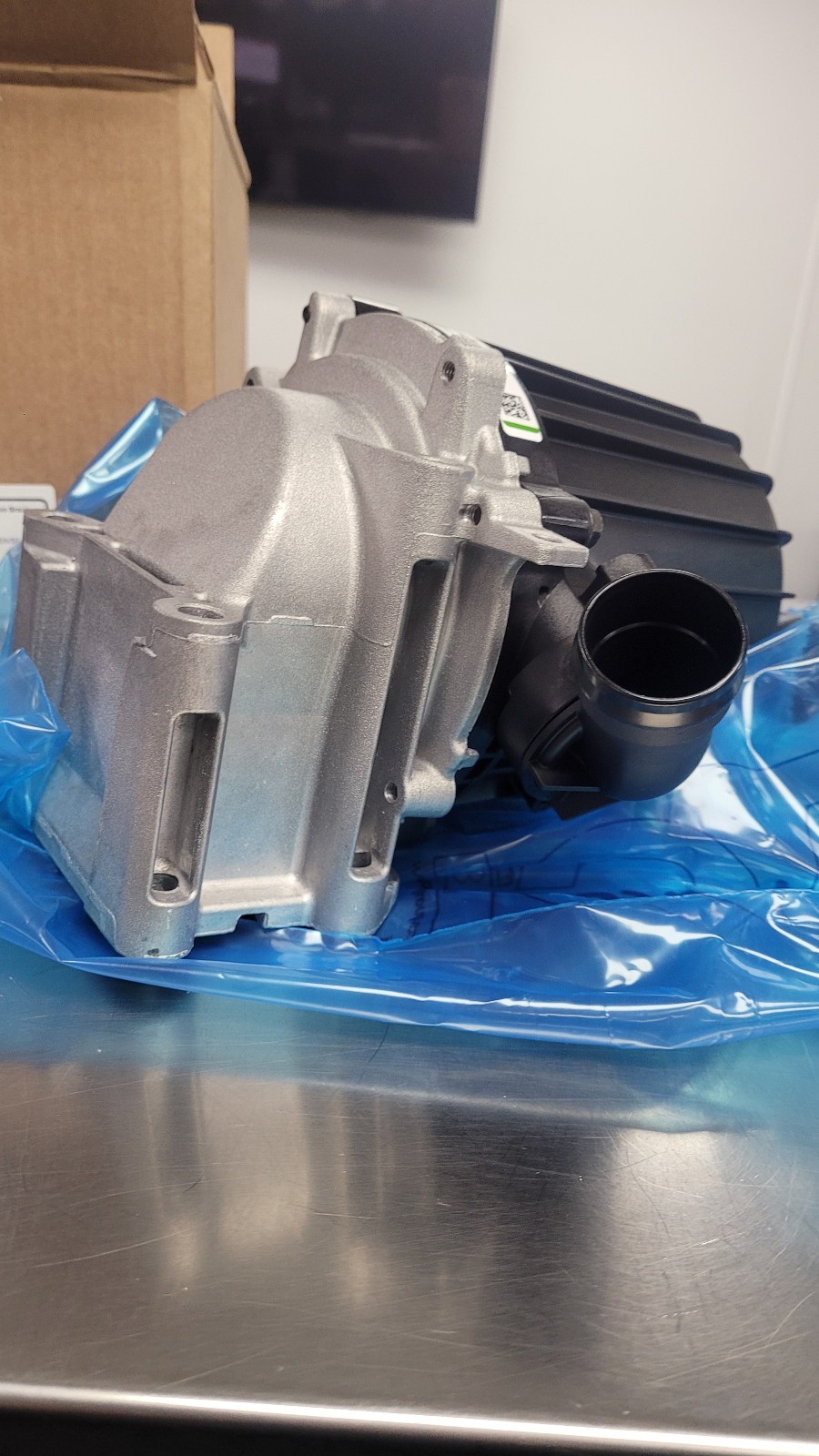 Genuine Volvo D13 Crankcase Oil Filter Separator Kit 22877306 w/ Gasket & Hose