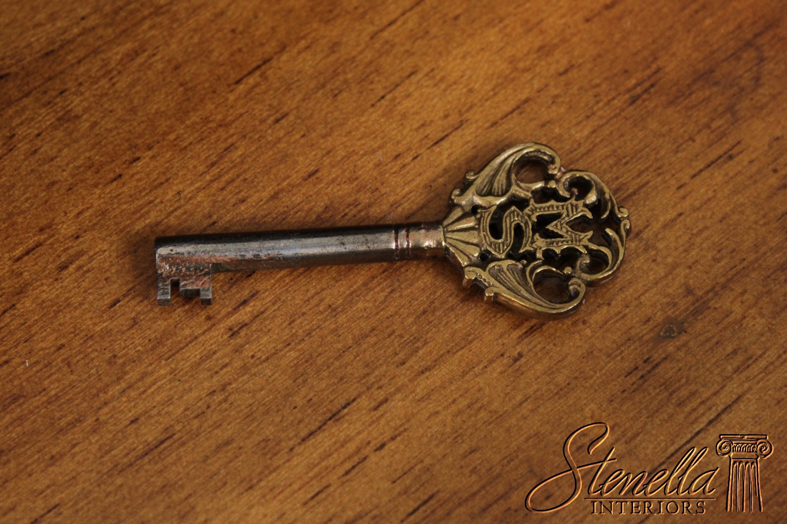 72329: MAITLAND SMITH Burl Wood 3 Drawer Writing Desk Console