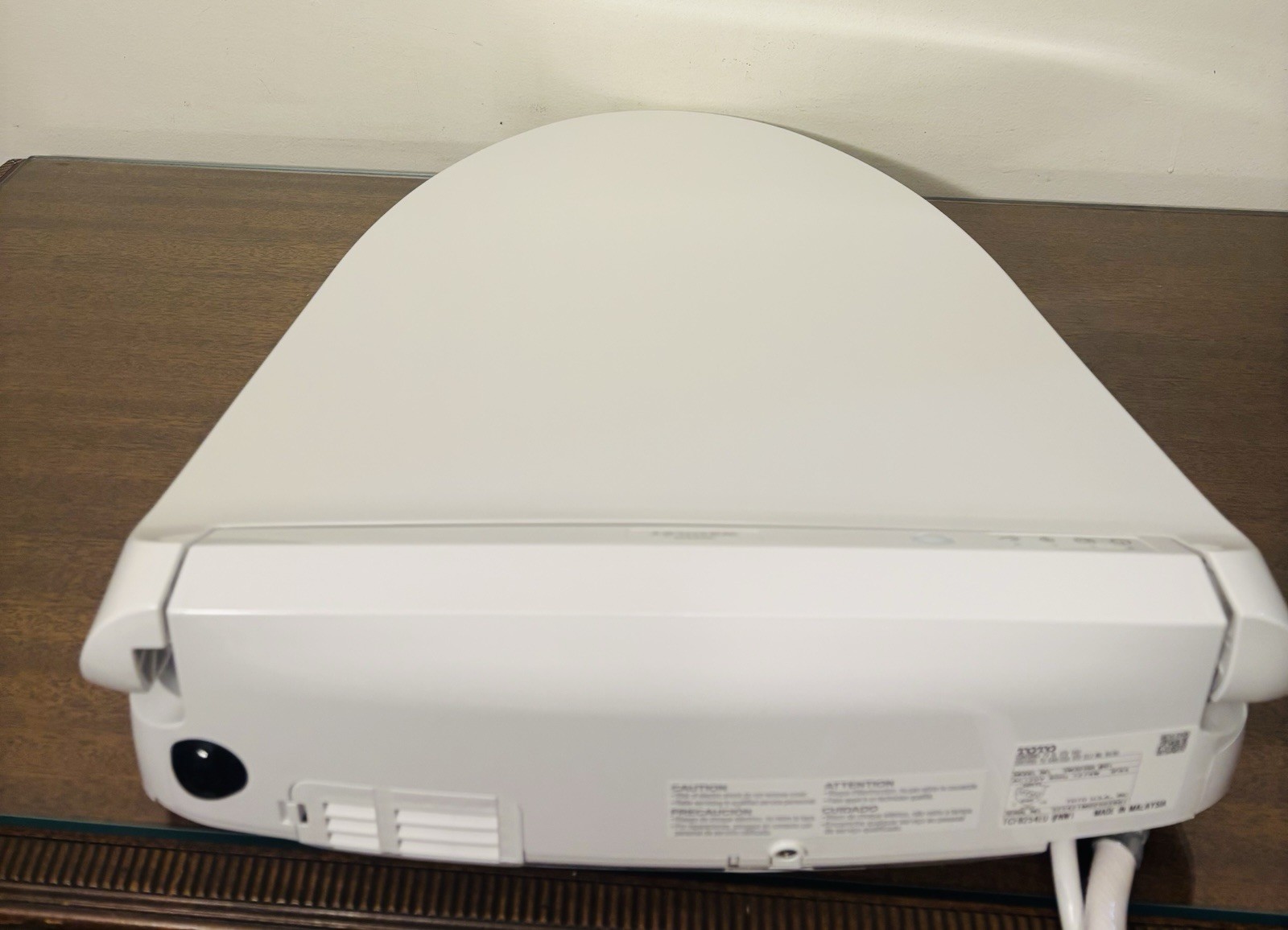 TOTO WASHLET K300 Plastic Toilet Seat, White - SW3036R01 - MINOR CRACK