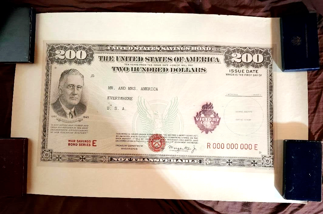 War Saving Bond $200.00 US WWII VICTORY LOAN STAMP on Linen R 000 000 000 E