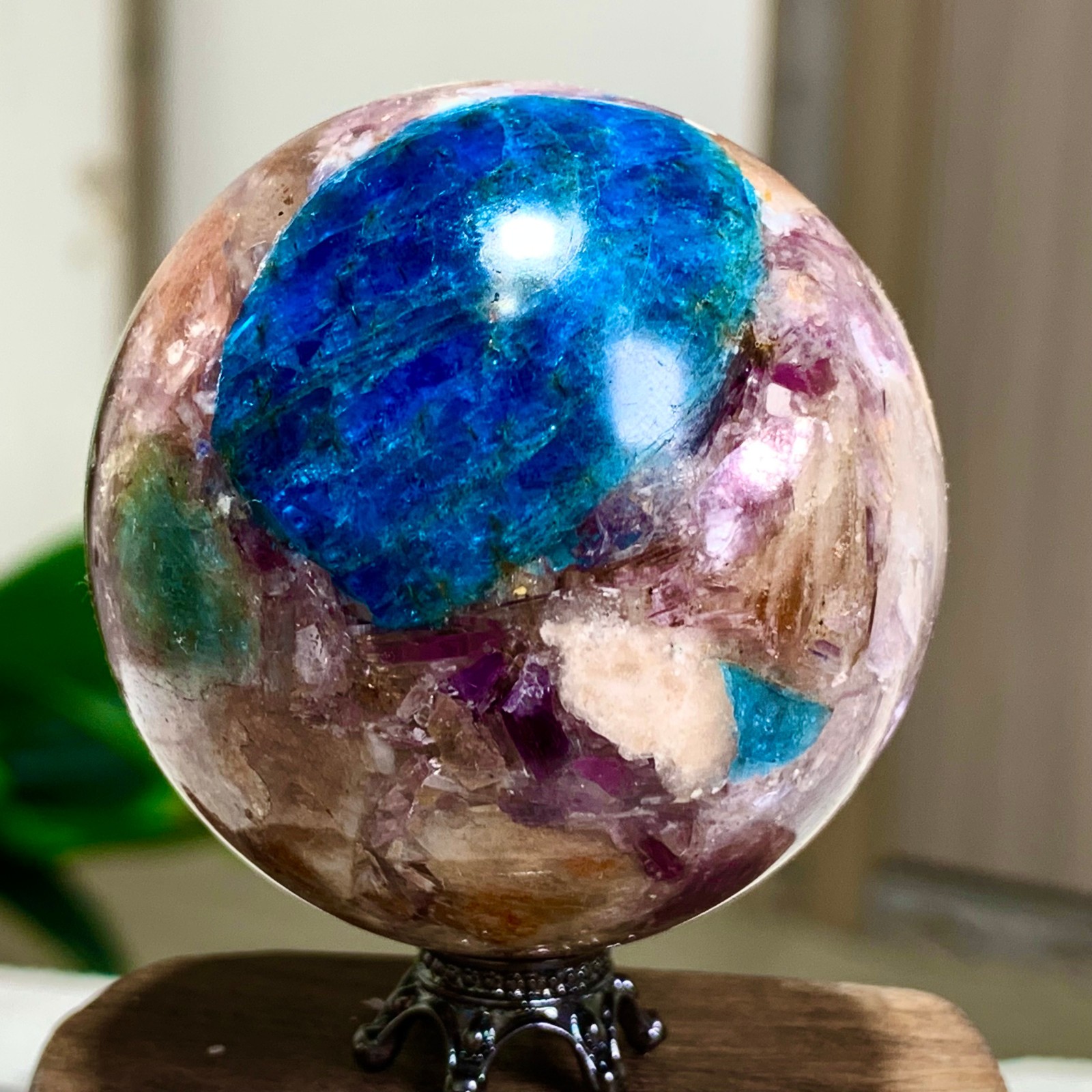 156G Natural Blue Aptite +Sun Stone purple lepidolite Sphere mineral sample