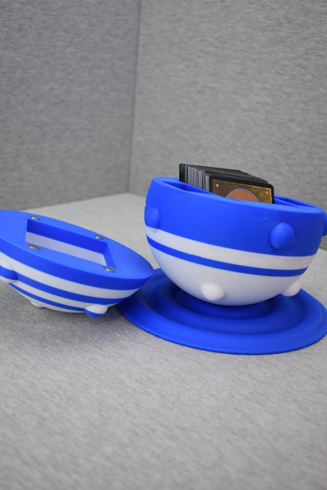 final fantasy 7 Blitz Ball deck box with Stand - Magic The Gathering Deck Box