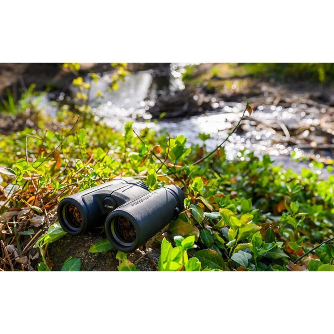 Nikon PROSTAFF P7 8x30 Waterproof Binocular with Non Stick Lens Coating