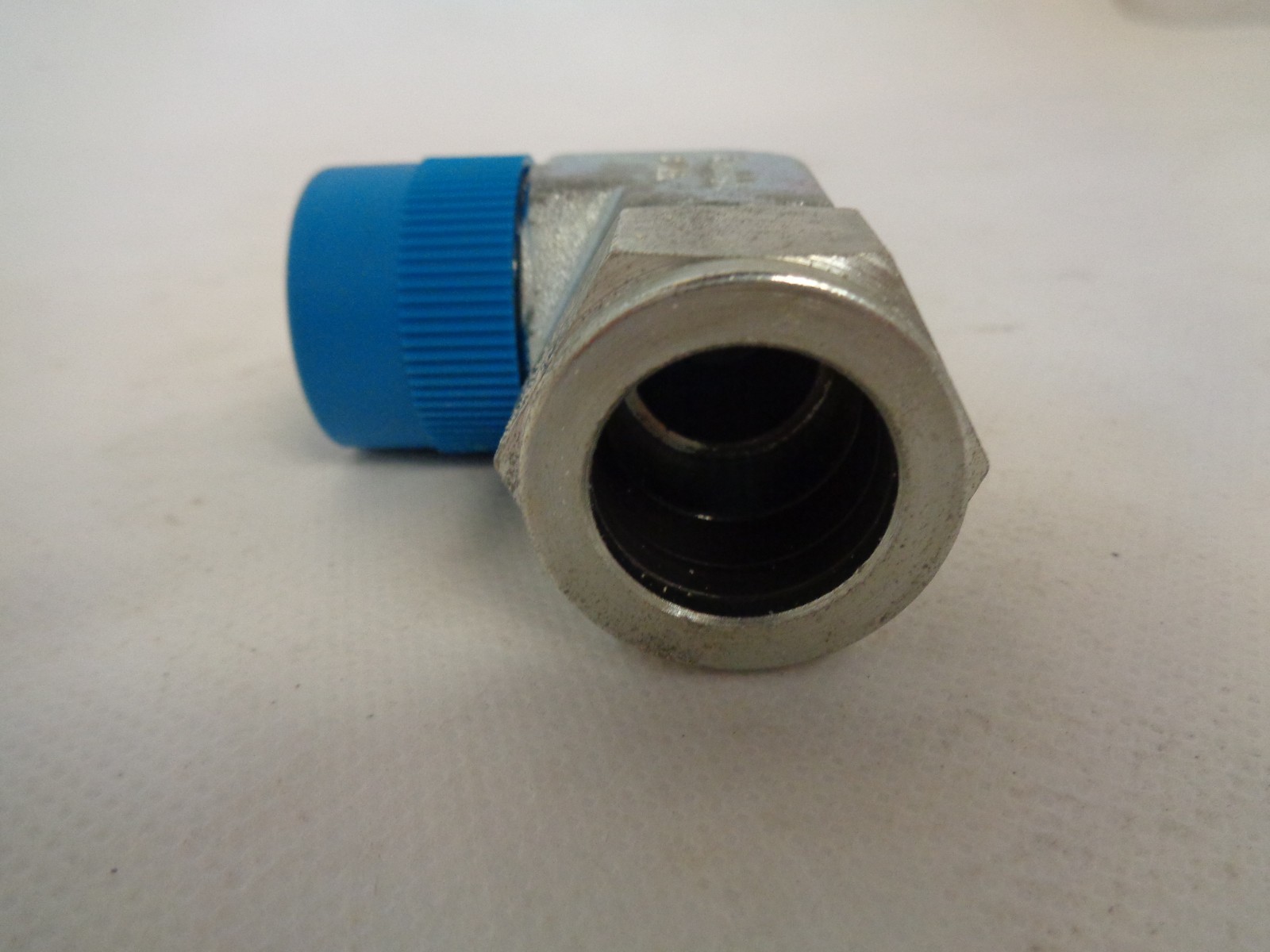NEW SWAGELOK S-1210-2-12 TUBE FITTING ELBOW 3/4 TUBE X 3/4 MALE PIPE