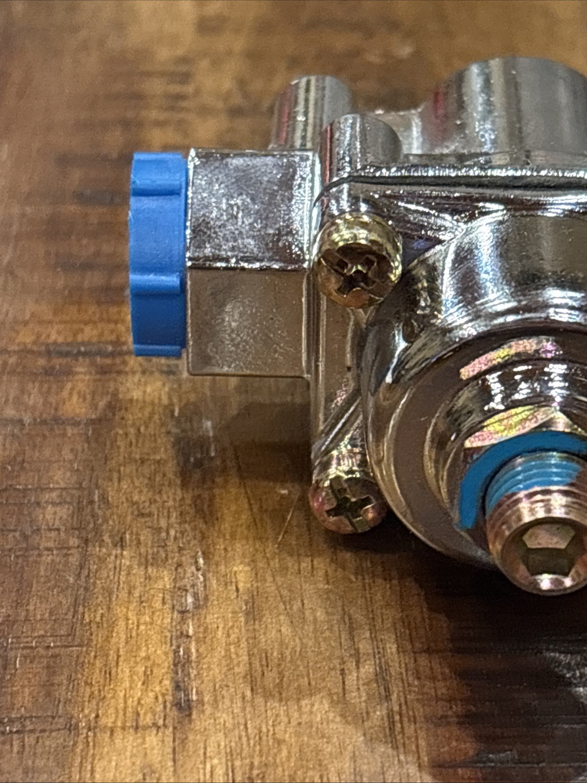 Holley Fuel Pressure Regulator 4-9psi Comes With A Bracket But NO SCREWS New